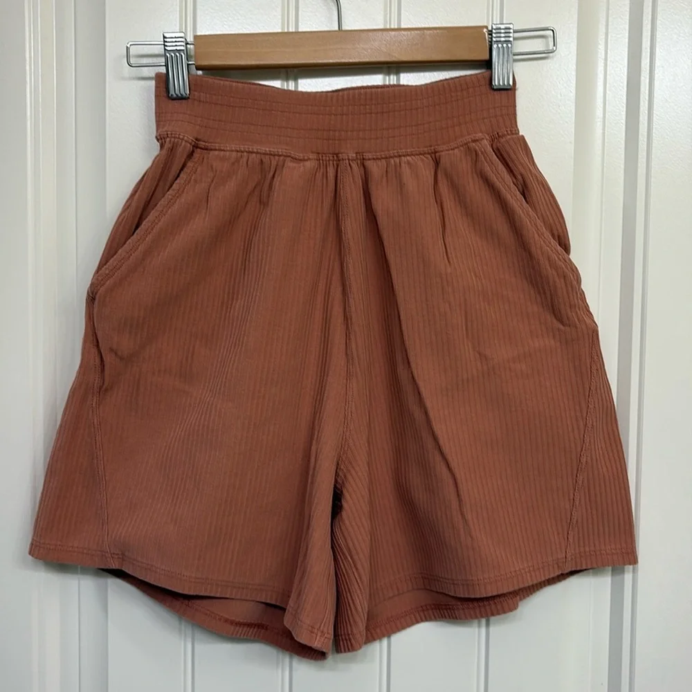 Lululemon Ribbed High Rise Shorts - Picture 1 of 7